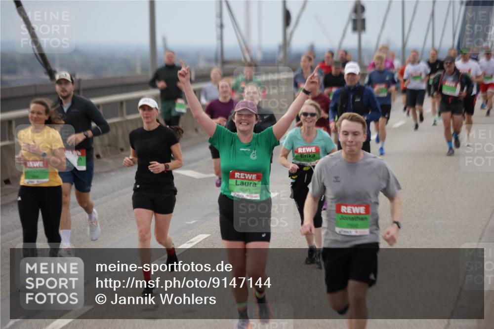 03.10.2025 - Köhlbrandbrückenlauf Jannik Wohlers http://msf.ph/oto/9147144 03.10.2025 15:50:21 Position 1 11, 8084, 8040, 78000 meine-sportfotos.de