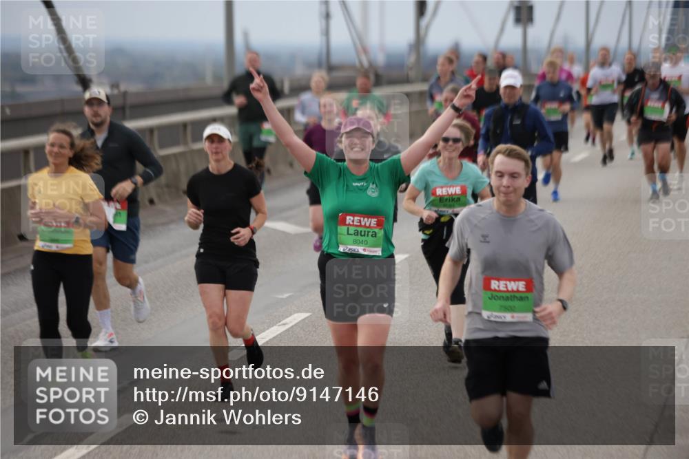 03.10.2025 - Köhlbrandbrückenlauf Jannik Wohlers http://msf.ph/oto/9147146 03.10.2025 15:50:21 Position 1 8040, 8084, 7800 meine-sportfotos.de