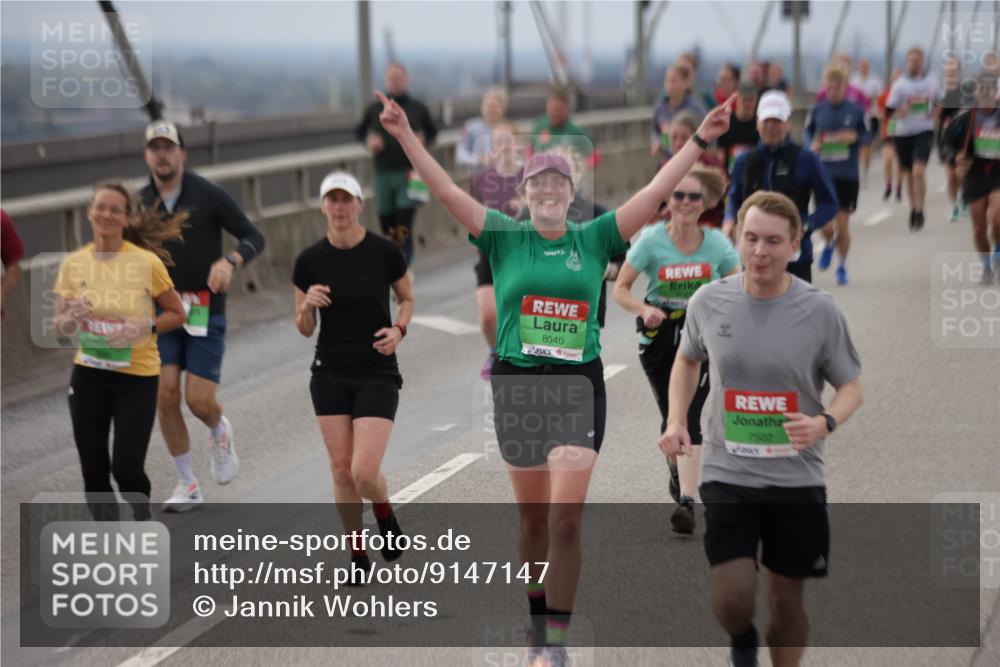 03.10.2025 - Köhlbrandbrückenlauf Jannik Wohlers http://msf.ph/oto/9147147 03.10.2025 15:50:21 Position 1 8040, 7502 meine-sportfotos.de