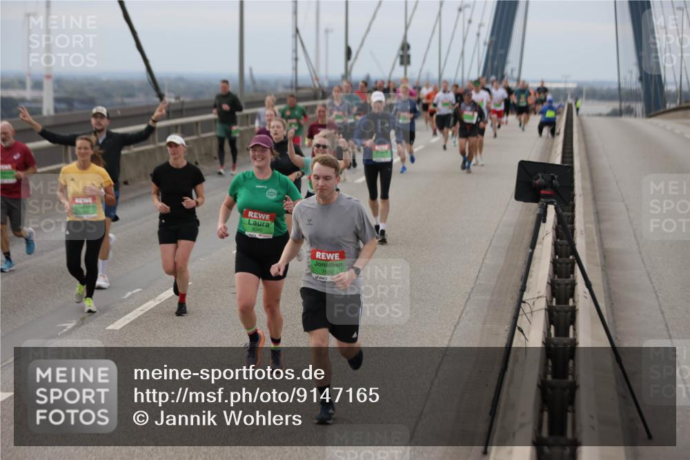 03.10.2025 - Köhlbrandbrückenlauf Jannik Wohlers http://msf.ph/oto/9147165 03.10.2025 15:50:22 Position 1 909, 8040, 7502 meine-sportfotos.de