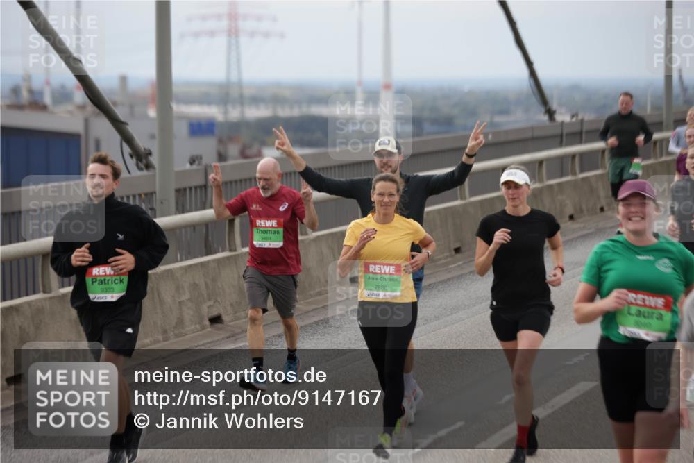 03.10.2025 - Köhlbrandbrückenlauf Jannik Wohlers http://msf.ph/oto/9147167 03.10.2025 15:50:22 Position 1 9333, 9454, 7886, 8040 meine-sportfotos.de