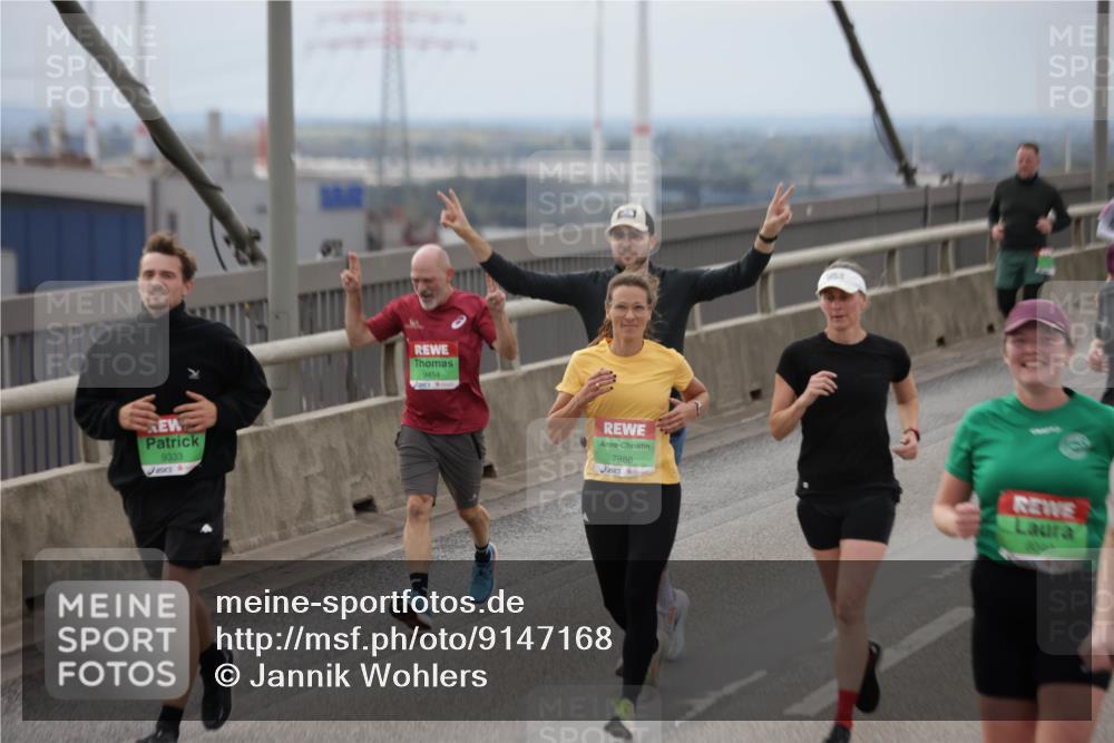03.10.2025 - Köhlbrandbrückenlauf Jannik Wohlers http://msf.ph/oto/9147168 03.10.2025 15:50:22 Position 1 9333, 9454, 7886, 8040 meine-sportfotos.de