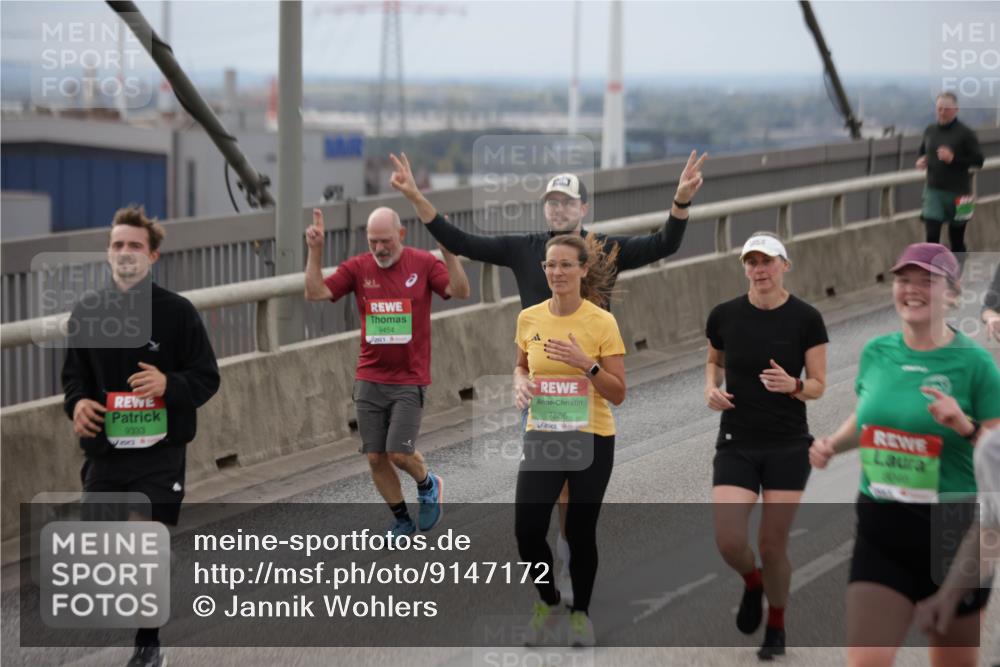 03.10.2025 - Köhlbrandbrückenlauf Jannik Wohlers http://msf.ph/oto/9147172 03.10.2025 15:50:23 Position 1 9333, 9454, 7886, 8040 meine-sportfotos.de