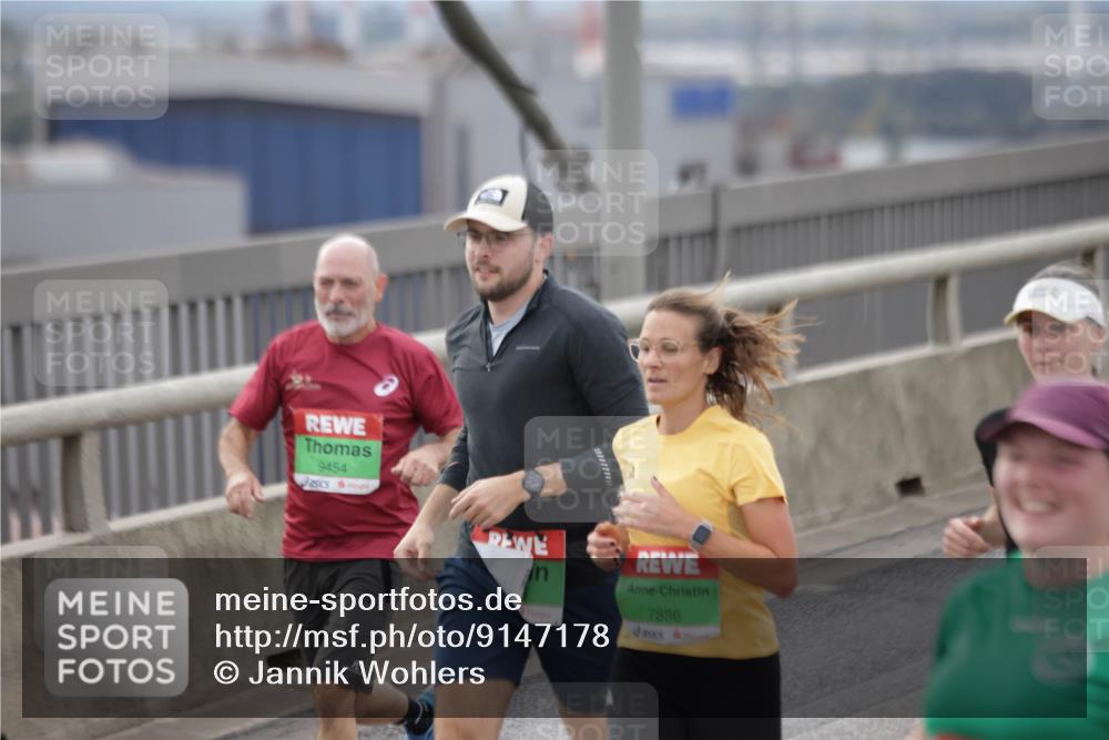 03.10.2025 - Köhlbrandbrückenlauf Jannik Wohlers http://msf.ph/oto/9147178 03.10.2025 15:50:24 Position 1 9454, 7886 meine-sportfotos.de