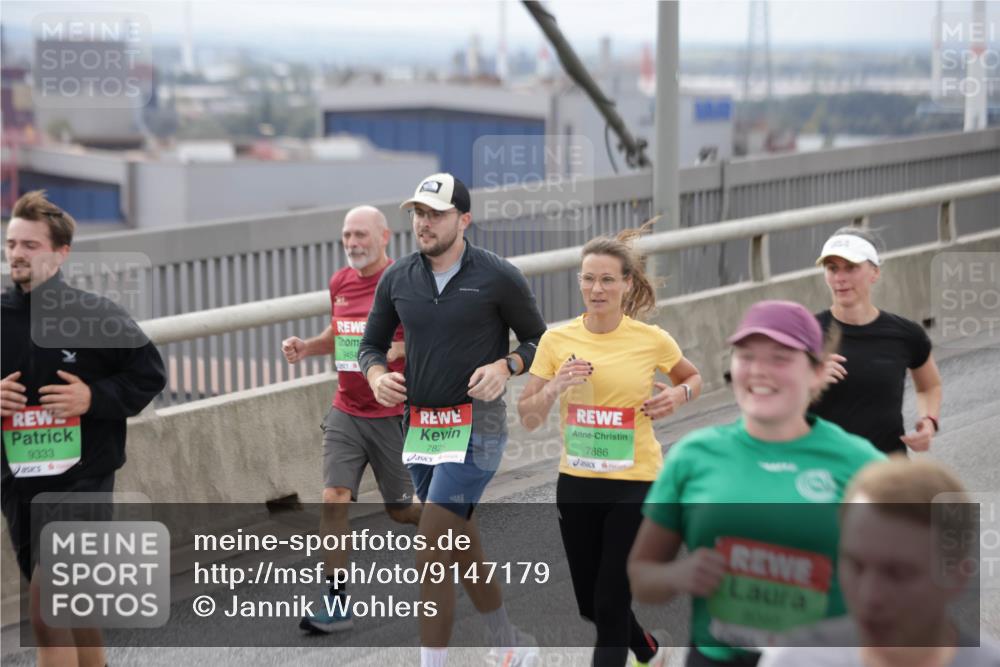 03.10.2025 - Köhlbrandbrückenlauf Jannik Wohlers http://msf.ph/oto/9147179 03.10.2025 15:50:24 Position 1 9333, 9454, 7886, 7825, 1040 meine-sportfotos.de