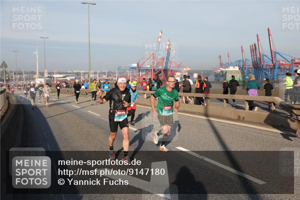 03.10.2025 - Köhlbrandbrückenlauf Yannick Fuchs http://msf.ph/oto/9147180 03.10.2025 08:38:00 Position 2  meine-sportfotos.de
