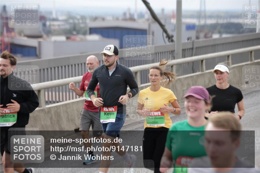 03.10.2025 - Köhlbrandbrückenlauf Jannik Wohlers http://msf.ph/oto/9147181 03.10.2025 15:50:24 Position 1 9333, 7825, 7886 meine-sportfotos.de