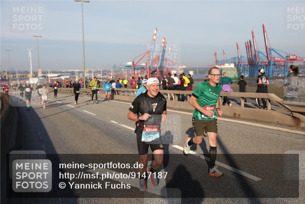 03.10.2025 - Köhlbrandbrückenlauf Yannick Fuchs http://msf.ph/oto/9147187 03.10.2025 08:38:01 Position 2 2002, 1, 3091 meine-sportfotos.de