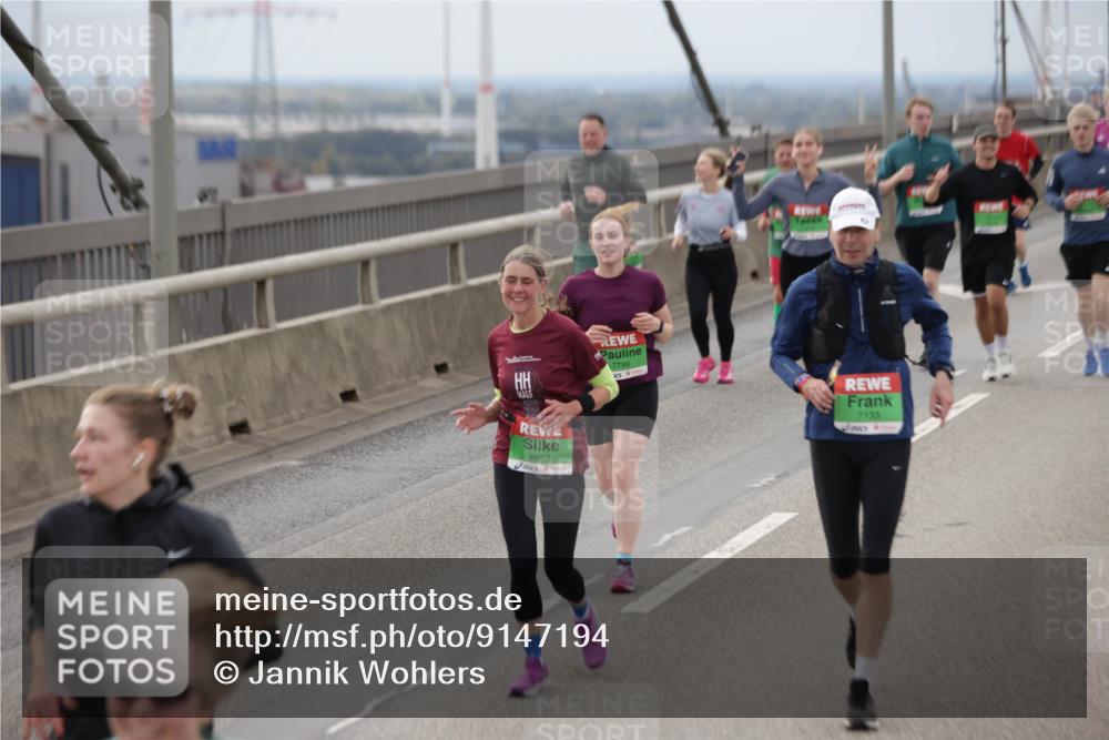 03.10.2025 - Köhlbrandbrückenlauf Jannik Wohlers http://msf.ph/oto/9147194 03.10.2025 15:50:26 Position 1 7786, 8853, 7133 meine-sportfotos.de