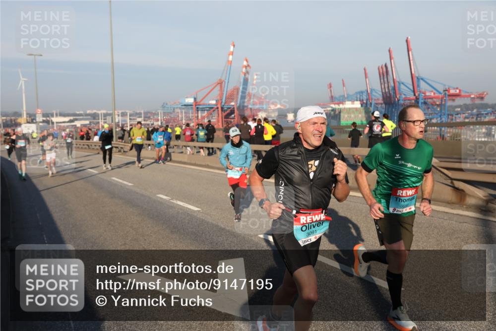 03.10.2025 - Köhlbrandbrückenlauf Yannick Fuchs http://msf.ph/oto/9147195 03.10.2025 08:38:02 Position 2 3091, 3658 meine-sportfotos.de