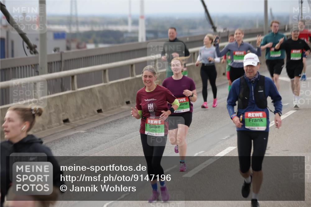 03.10.2025 - Köhlbrandbrückenlauf Jannik Wohlers http://msf.ph/oto/9147196 03.10.2025 15:50:26 Position 1 8853, 7786, 7133, 4 meine-sportfotos.de
