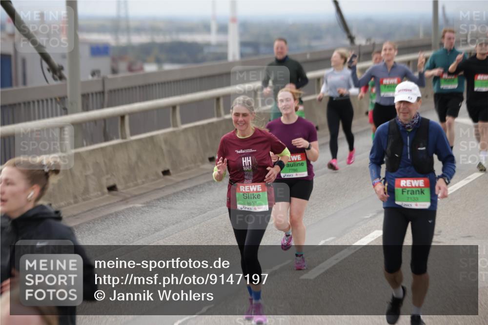 03.10.2025 - Köhlbrandbrückenlauf Jannik Wohlers http://msf.ph/oto/9147197 03.10.2025 15:50:26 Position 1 7786, 8853, 7133 meine-sportfotos.de