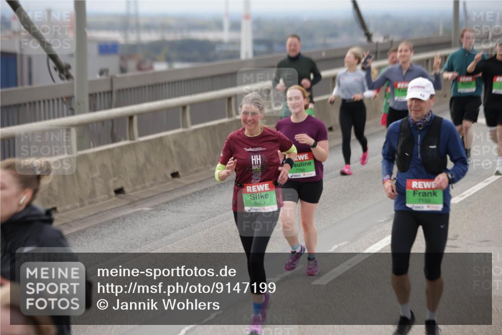 03.10.2025 - Köhlbrandbrückenlauf Jannik Wohlers http://msf.ph/oto/9147199 03.10.2025 15:50:26 Position 1 8853, 7786, 7133 meine-sportfotos.de