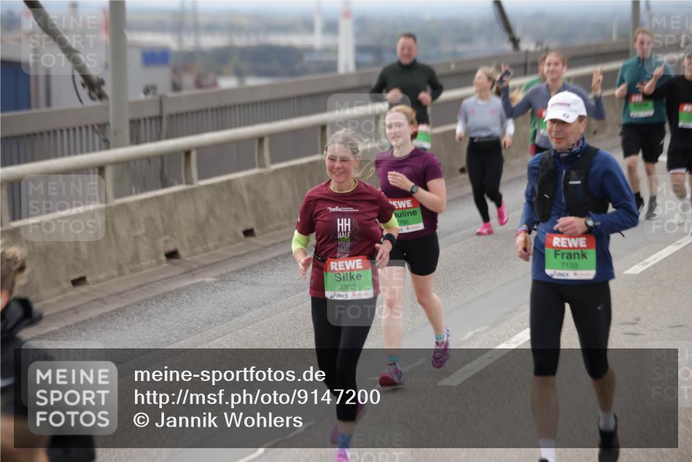 03.10.2025 - Köhlbrandbrückenlauf Jannik Wohlers http://msf.ph/oto/9147200 03.10.2025 15:50:26 Position 1 786, 8853, 7133 meine-sportfotos.de