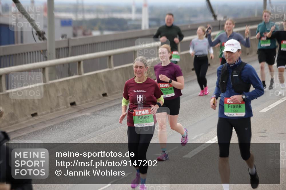03.10.2025 - Köhlbrandbrückenlauf Jannik Wohlers http://msf.ph/oto/9147202 03.10.2025 15:50:26 Position 1 8853, 7786, 7133 meine-sportfotos.de