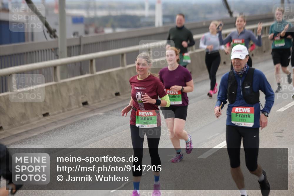 03.10.2025 - Köhlbrandbrückenlauf Jannik Wohlers http://msf.ph/oto/9147205 03.10.2025 15:50:26 Position 1 8853, 7786, 7133 meine-sportfotos.de