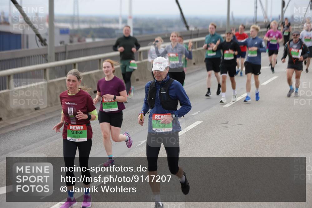 03.10.2025 - Köhlbrandbrückenlauf Jannik Wohlers http://msf.ph/oto/9147207 03.10.2025 15:50:27 Position 1 7786, 8853, 3, 7133 meine-sportfotos.de