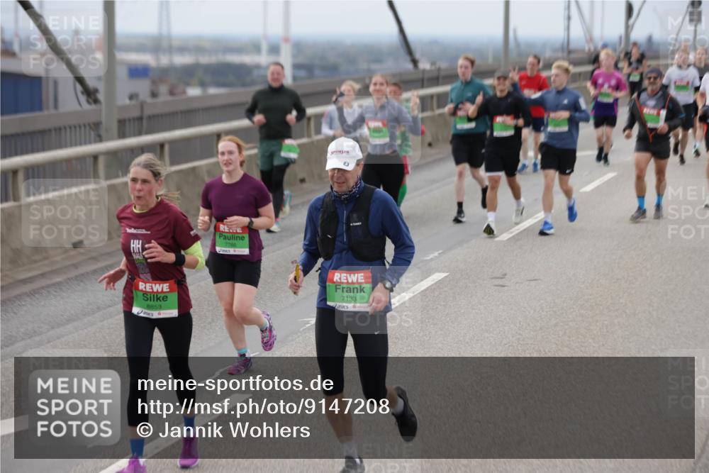 03.10.2025 - Köhlbrandbrückenlauf Jannik Wohlers http://msf.ph/oto/9147208 03.10.2025 15:50:27 Position 1 8853, 7786, 3, 7133 meine-sportfotos.de