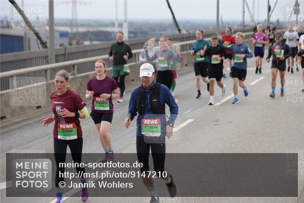 03.10.2025 - Köhlbrandbrückenlauf Jannik Wohlers http://msf.ph/oto/9147210 03.10.2025 15:50:27 Position 1 8853, 7786, 3, 7133 meine-sportfotos.de
