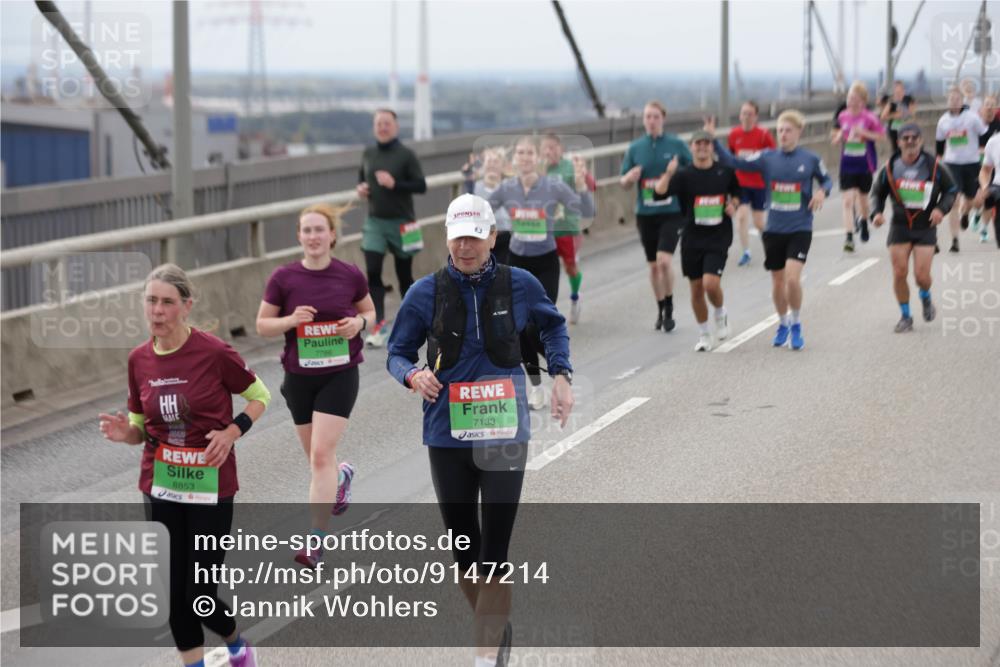03.10.2025 - Köhlbrandbrückenlauf Jannik Wohlers http://msf.ph/oto/9147214 03.10.2025 15:50:27 Position 1 8853, 7786, 7133 meine-sportfotos.de