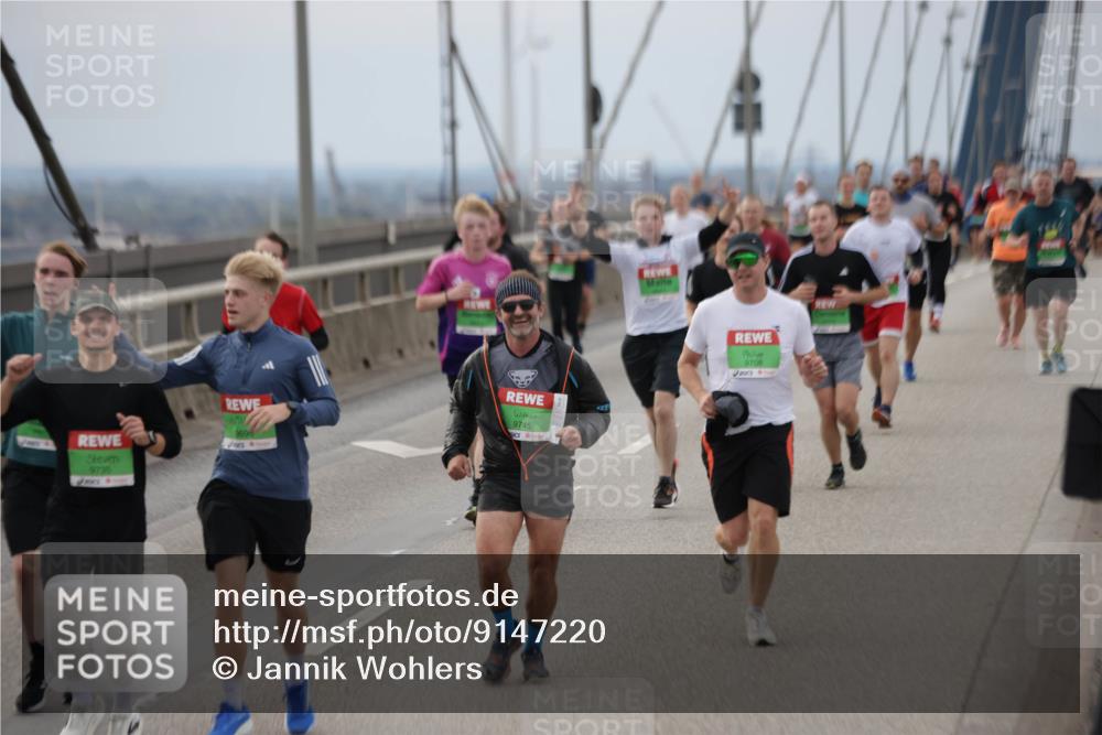 03.10.2025 - Köhlbrandbrückenlauf Jannik Wohlers http://msf.ph/oto/9147220 03.10.2025 15:50:28 Position 1 9735, 9745, 9708 meine-sportfotos.de