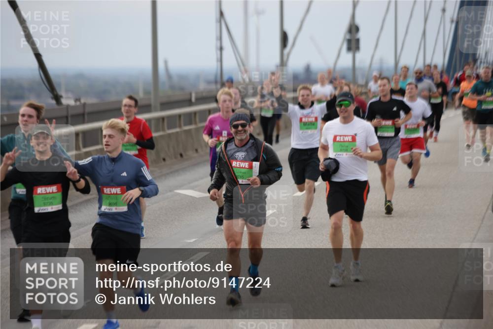 03.10.2025 - Köhlbrandbrückenlauf Jannik Wohlers http://msf.ph/oto/9147224 03.10.2025 15:50:28 Position 1 9736, 9698, 9745, 9708 meine-sportfotos.de