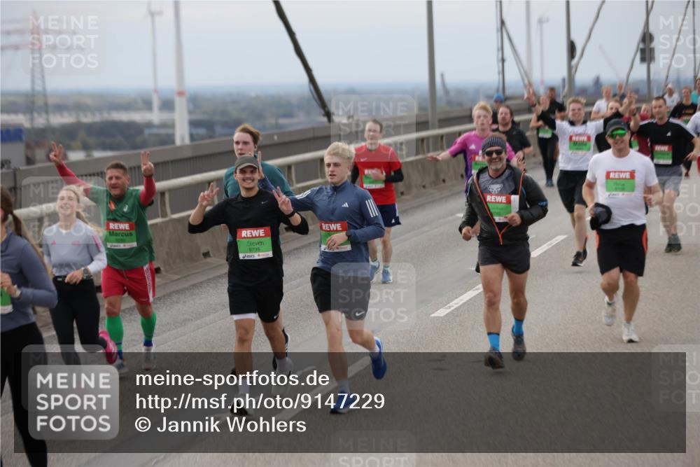 03.10.2025 - Köhlbrandbrückenlauf Jannik Wohlers http://msf.ph/oto/9147229 03.10.2025 15:50:29 Position 1 9735 meine-sportfotos.de