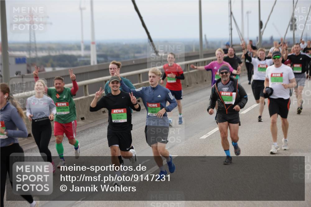 03.10.2025 - Köhlbrandbrückenlauf Jannik Wohlers http://msf.ph/oto/9147231 03.10.2025 15:50:29 Position 1 9735, 9698, 9745 meine-sportfotos.de