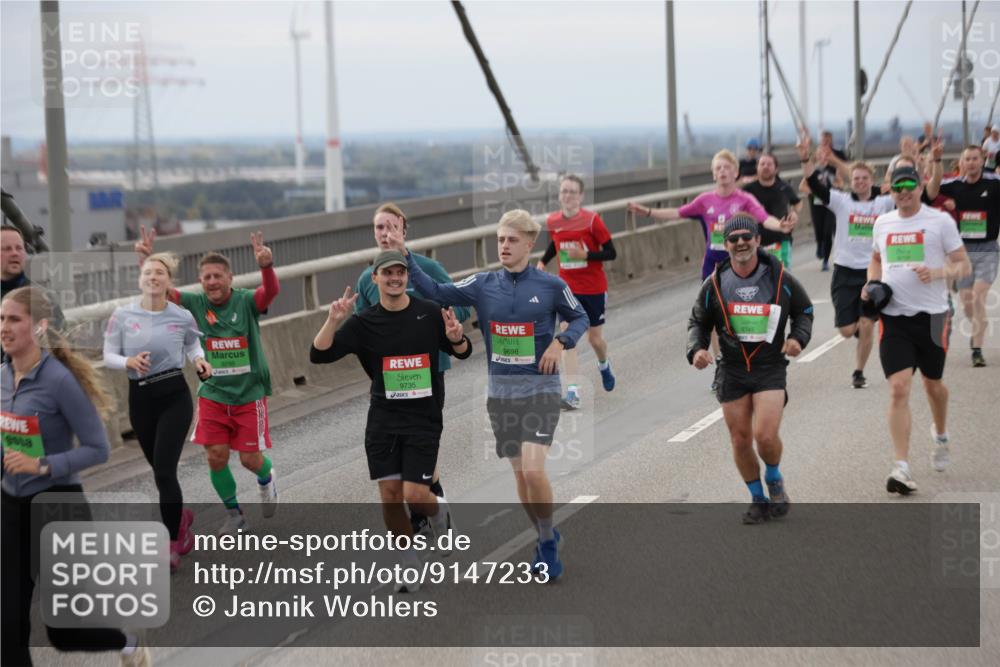 03.10.2025 - Köhlbrandbrückenlauf Jannik Wohlers http://msf.ph/oto/9147233 03.10.2025 15:50:29 Position 1 9735, 9698, 9745 meine-sportfotos.de