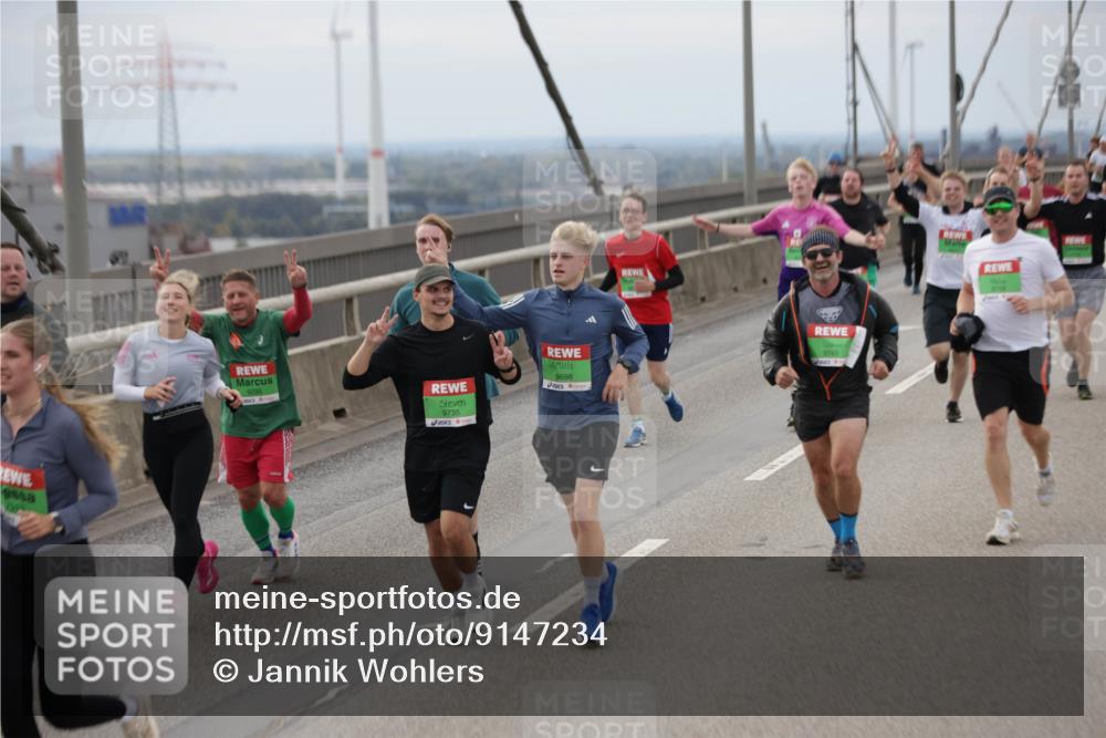 03.10.2025 - Köhlbrandbrückenlauf Jannik Wohlers http://msf.ph/oto/9147234 03.10.2025 15:50:29 Position 1 9735, 9698, 9745 meine-sportfotos.de