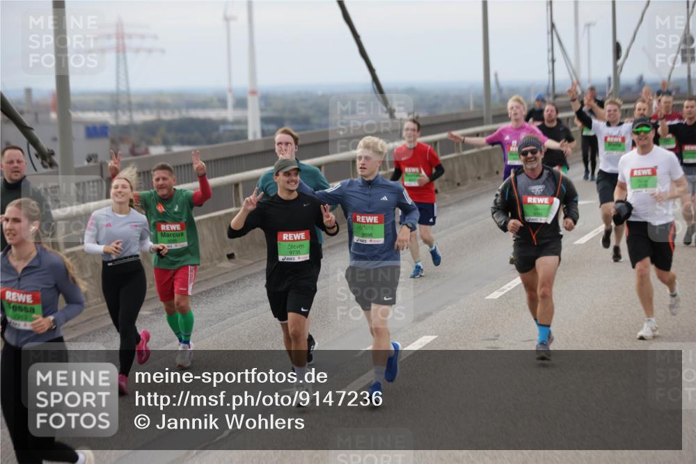 03.10.2025 - Köhlbrandbrückenlauf Jannik Wohlers http://msf.ph/oto/9147236 03.10.2025 15:50:29 Position 1 7913, 9735, 9698 meine-sportfotos.de