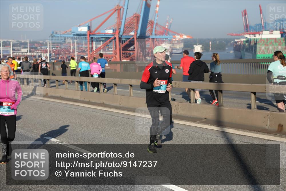 03.10.2025 - Köhlbrandbrückenlauf Yannick Fuchs http://msf.ph/oto/9147237 03.10.2025 08:38:10 Position 2 3263 meine-sportfotos.de
