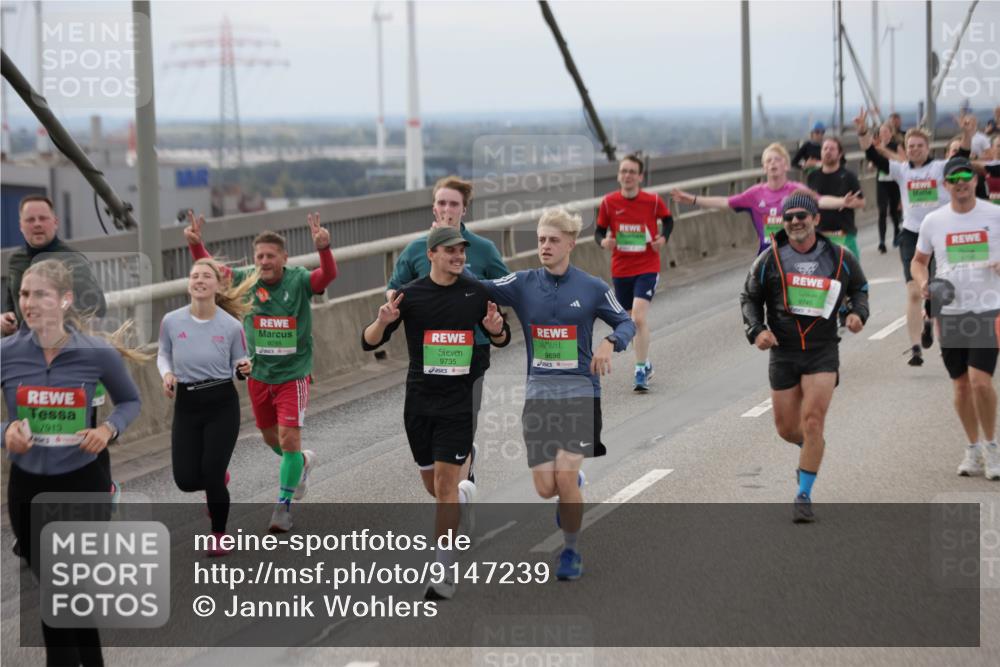 03.10.2025 - Köhlbrandbrückenlauf Jannik Wohlers http://msf.ph/oto/9147239 03.10.2025 15:50:29 Position 1 7913, 9735, 9698, 9745 meine-sportfotos.de
