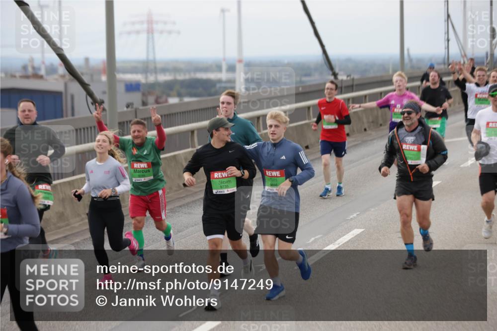 03.10.2025 - Köhlbrandbrückenlauf Jannik Wohlers http://msf.ph/oto/9147249 03.10.2025 15:50:30 Position 1 9735, 9698 meine-sportfotos.de