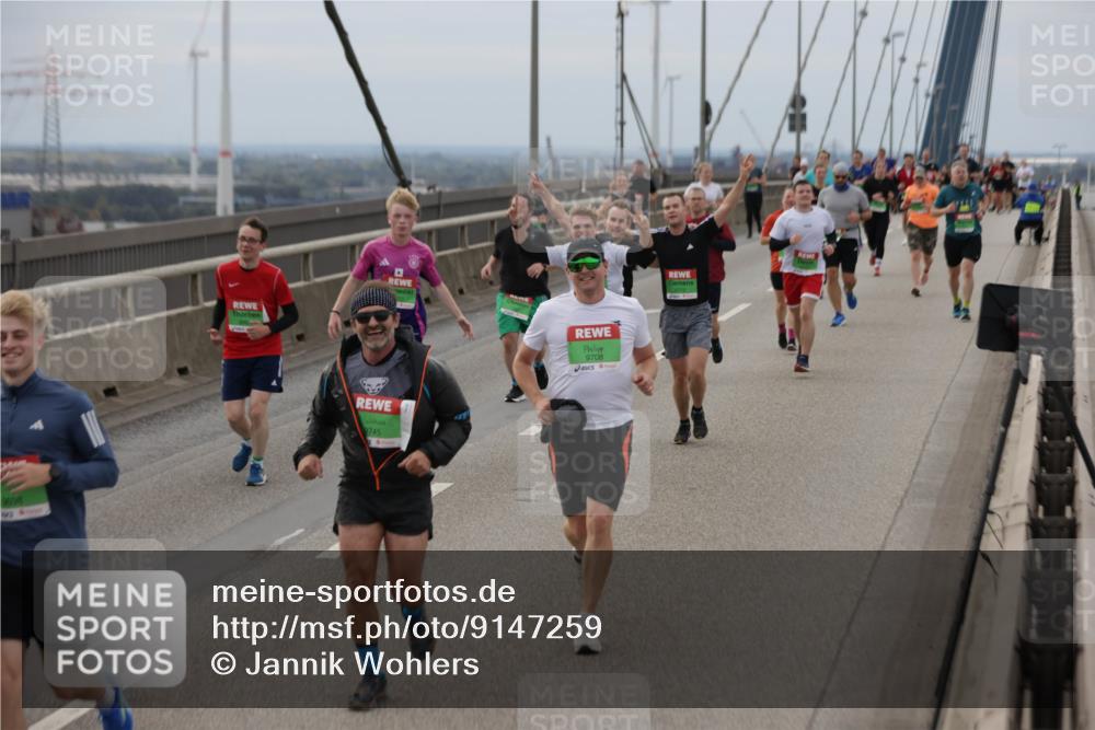 03.10.2025 - Köhlbrandbrückenlauf Jannik Wohlers http://msf.ph/oto/9147259 03.10.2025 15:50:31 Position 1 9745, 9708 meine-sportfotos.de