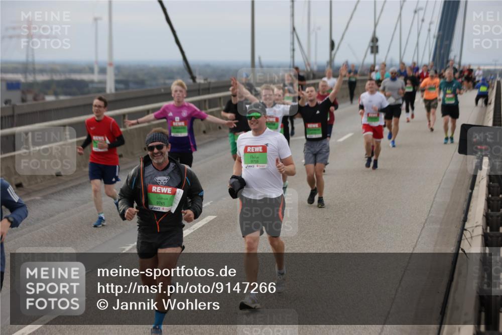 03.10.2025 - Köhlbrandbrückenlauf Jannik Wohlers http://msf.ph/oto/9147266 03.10.2025 15:50:32 Position 1 9745, 9708 meine-sportfotos.de