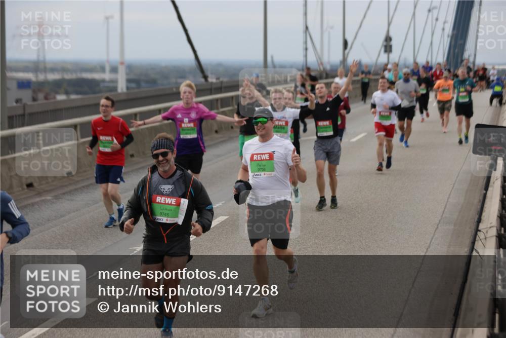 03.10.2025 - Köhlbrandbrückenlauf Jannik Wohlers http://msf.ph/oto/9147268 03.10.2025 15:50:32 Position 1 9745, 9708 meine-sportfotos.de