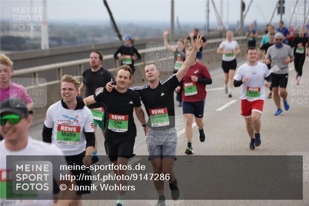 03.10.2025 - Köhlbrandbrückenlauf Jannik Wohlers http://msf.ph/oto/9147286 03.10.2025 15:50:33 Position 1 8841, 8774, 8772, 8113 meine-sportfotos.de