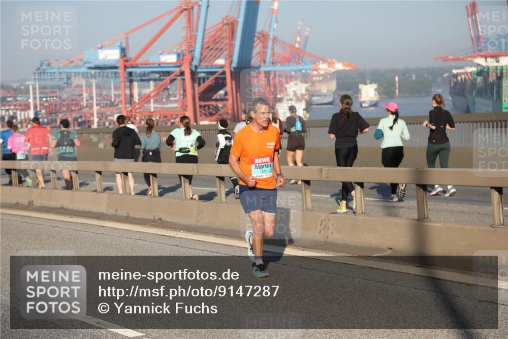 03.10.2025 - Köhlbrandbrückenlauf Yannick Fuchs http://msf.ph/oto/9147287 03.10.2025 08:38:14 Position 2 1315 meine-sportfotos.de