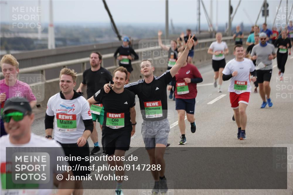 03.10.2025 - Köhlbrandbrückenlauf Jannik Wohlers http://msf.ph/oto/9147288 03.10.2025 15:50:33 Position 1 4, 8841, 7527, 8774, 8772, 8775, 8113 meine-sportfotos.de