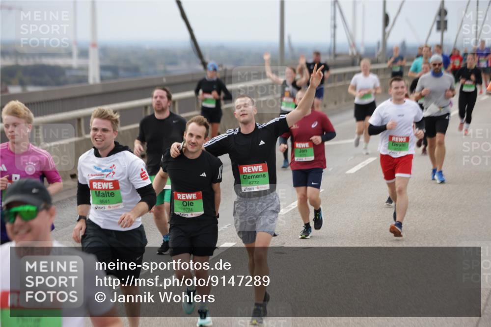 03.10.2025 - Köhlbrandbrückenlauf Jannik Wohlers http://msf.ph/oto/9147289 03.10.2025 15:50:33 Position 1 0, 8841, 8774, 8772, 8113 meine-sportfotos.de