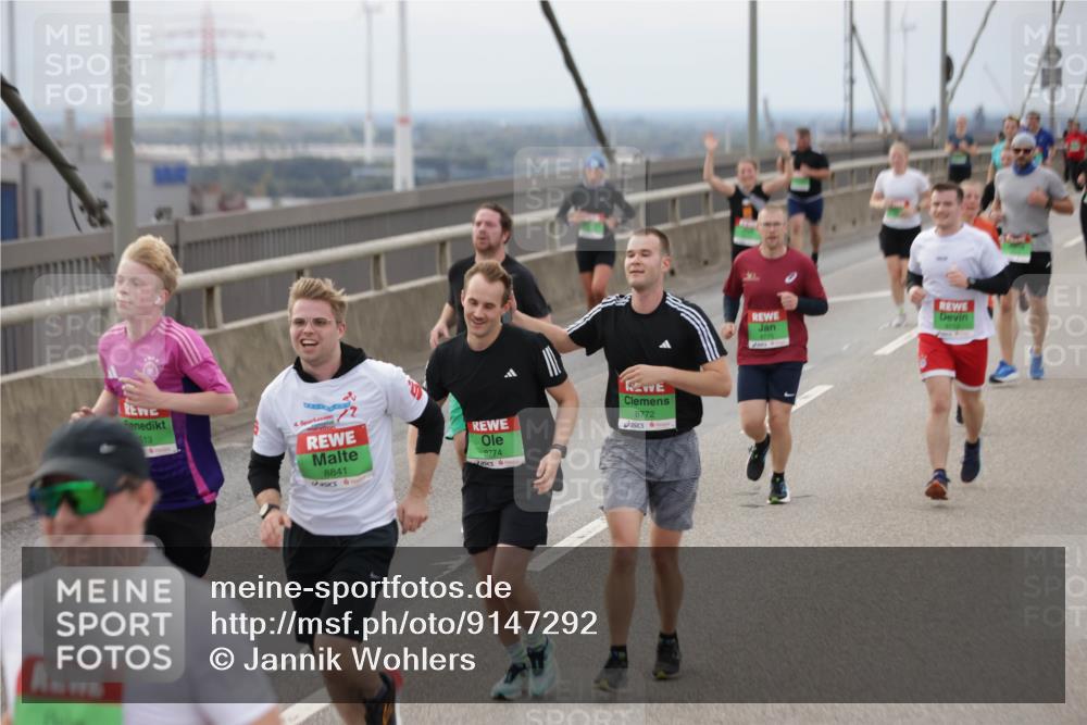 03.10.2025 - Köhlbrandbrückenlauf Jannik Wohlers http://msf.ph/oto/9147292 03.10.2025 15:50:34 Position 1 513, 4, 8841, 8774, 8772 meine-sportfotos.de