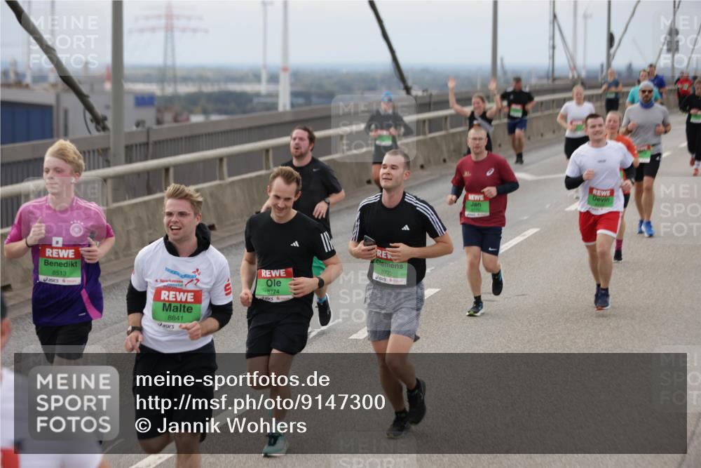 03.10.2025 - Köhlbrandbrückenlauf Jannik Wohlers http://msf.ph/oto/9147300 03.10.2025 15:50:34 Position 1 8513, 4, 8841, 8774, 8772 meine-sportfotos.de