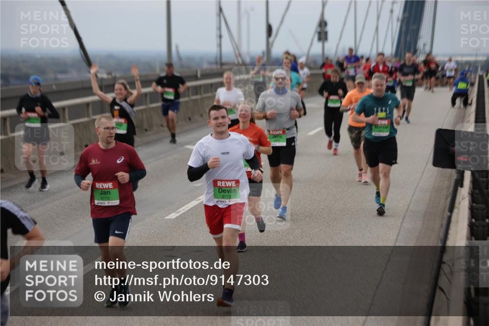 03.10.2025 - Köhlbrandbrückenlauf Jannik Wohlers http://msf.ph/oto/9147303 03.10.2025 15:50:35 Position 1 8775, 8773 meine-sportfotos.de