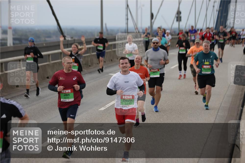 03.10.2025 - Köhlbrandbrückenlauf Jannik Wohlers http://msf.ph/oto/9147306 03.10.2025 15:50:35 Position 1 8775, 8773, 2125 meine-sportfotos.de