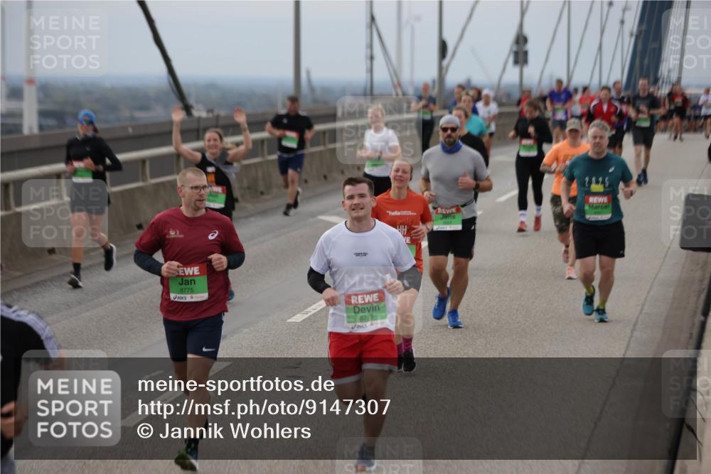 03.10.2025 - Köhlbrandbrückenlauf Jannik Wohlers http://msf.ph/oto/9147307 03.10.2025 15:50:35 Position 1 8775, 8773, 2125 meine-sportfotos.de