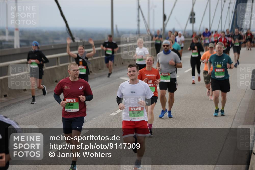 03.10.2025 - Köhlbrandbrückenlauf Jannik Wohlers http://msf.ph/oto/9147309 03.10.2025 15:50:35 Position 1 8775, 8773 meine-sportfotos.de