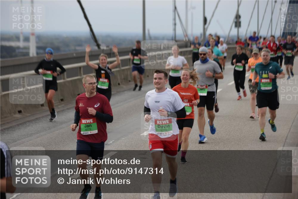 03.10.2025 - Köhlbrandbrückenlauf Jannik Wohlers http://msf.ph/oto/9147314 03.10.2025 15:50:35 Position 1 8775, 8773 meine-sportfotos.de