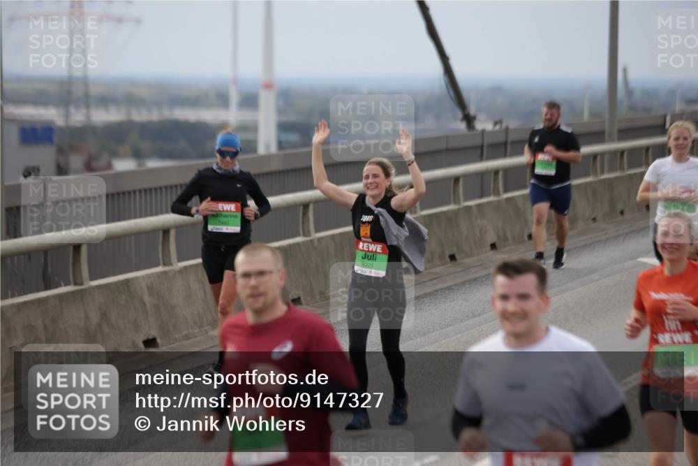 03.10.2025 - Köhlbrandbrückenlauf Jannik Wohlers http://msf.ph/oto/9147327 03.10.2025 15:50:36 Position 1 7492, 2016, 9325 meine-sportfotos.de