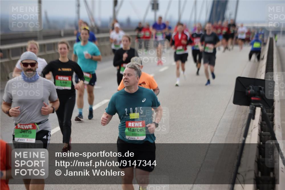 03.10.2025 - Köhlbrandbrückenlauf Jannik Wohlers http://msf.ph/oto/9147344 03.10.2025 15:50:38 Position 1 9054, 2025, 9321 meine-sportfotos.de
